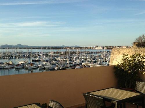 Bed & Breakfast La Terrazza Sul Porto - Guest House