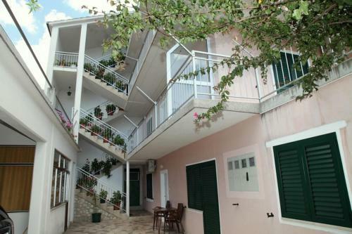 Hostal Apartments Villa Ravli?