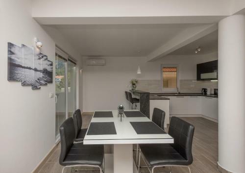 Hostal Apartments Villa Hadria