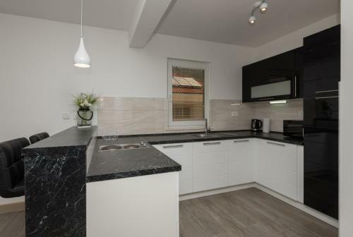 Hostal Apartments Villa Hadria