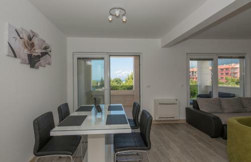 Hostal Apartments Villa Hadria