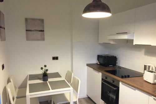 Nice And Cozy Apartment With Wifi And Balcony