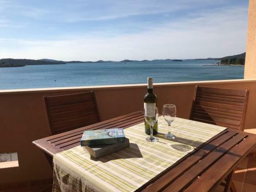 Apartmani Mei? Pirovac