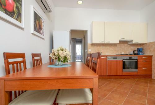 Apartmani Mei? Pirovac