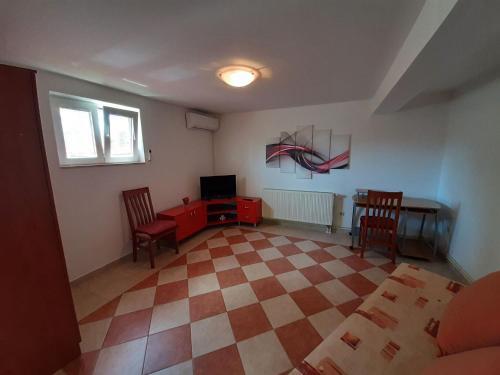 Spacious Apartment With Terrace Near The Beach
