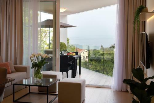 Modern Apartment Near The Sea