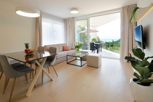 Modern Apartment Near The Sea