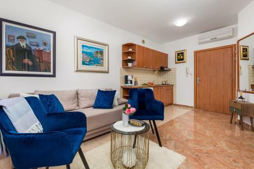 Light Summer Apartment With A Swimming Pool