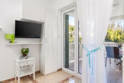 Blue Magic Studio Apartment With A Pool