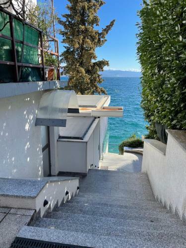 First Row To The Sea - Nautilus Deluxe Apartment