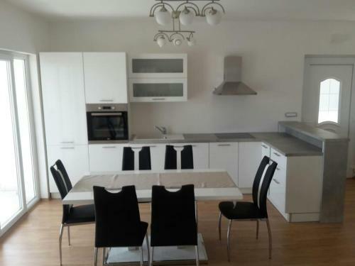 Apartman Mira- Omis