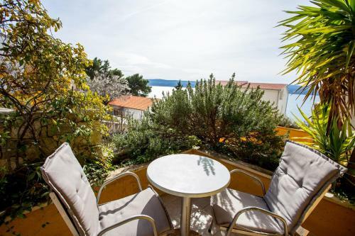 Hostal Aga Beach Suites