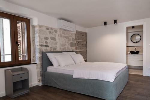 Charming Stone Apartment With Jacuzzi In Center Of Omi?