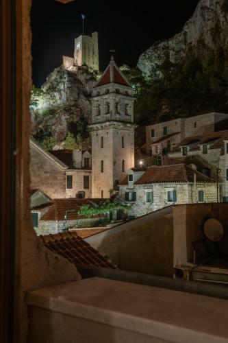 Charming Stone Apartment With Jacuzzi In Center Of Omi?
