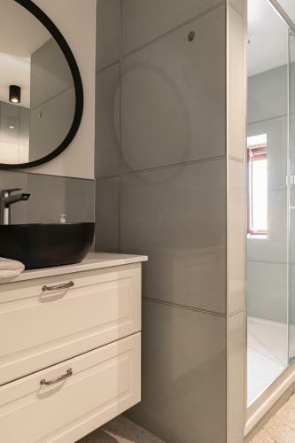 Charming Stone Apartment With Jacuzzi In Center Of Omi?