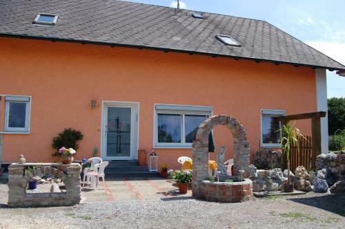 Hostal "nesthocker" Caf�-snackbar-pension-bauwagencamp