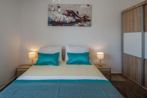 Holiday Apartment Almissa - New&modern 2+0