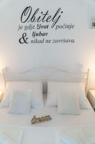 Opg Pelej? - Holiday House Powered By Solar Energy