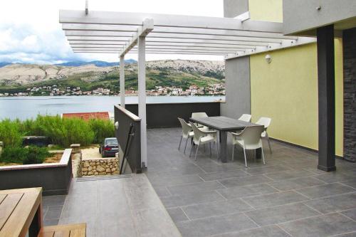 Apartments Lili, Pag Close To The Beach