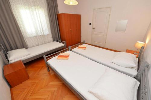 Apartments Lili, Pag Close To The Beach