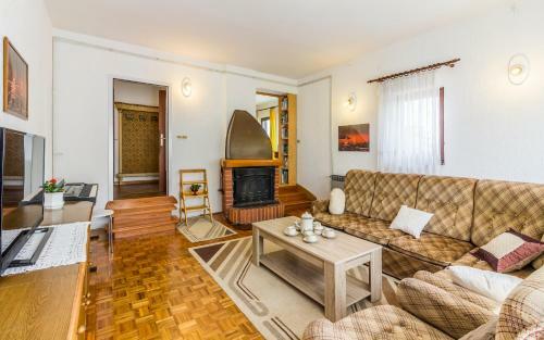 Three-bedroom Apartment Meden