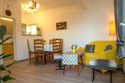 Apartments With A Parking Space Novi Vinodolski - 13159