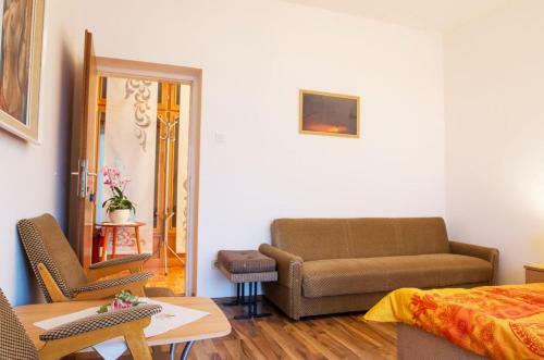 Apartments With A Parking Space Novi Vinodolski - 13159