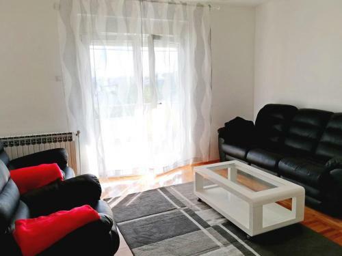 Apartments With A Parking Space Novi Vinodolski - 15831