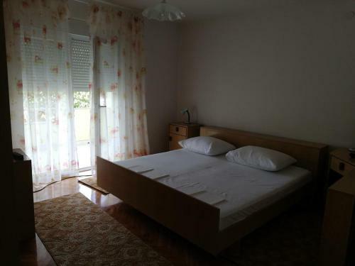 Apartments With A Parking Space Novi Vinodolski - 15831
