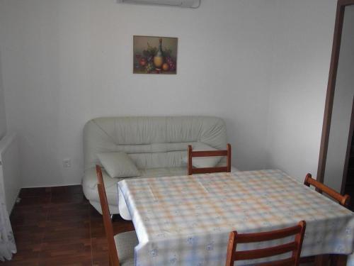 Apartments With A Parking Space Novi Vinodolski - 15823