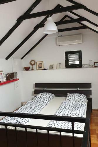 Holiday Apartments Novi Vinodolski - 17708