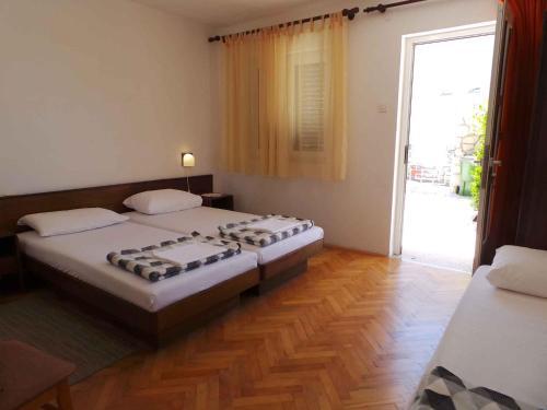 Apartments In Novi Vinodolski 38122