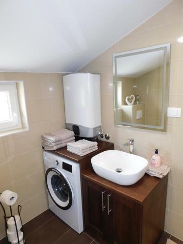 Novi Br Apartment