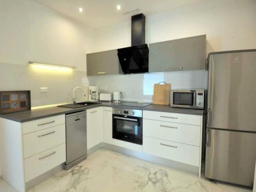 Villa Lea With Private Pool, Tennis Court And Mini Golf Course