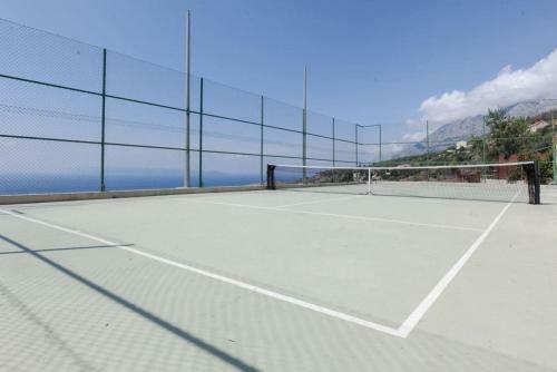Villa Lea With Private Pool, Tennis Court And Mini Golf Course