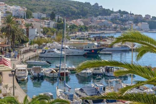Villa Lea With Private Pool, Tennis Court And Mini Golf Course