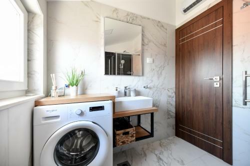 Modern Holiday Apartment "libra" With Swimming Pool