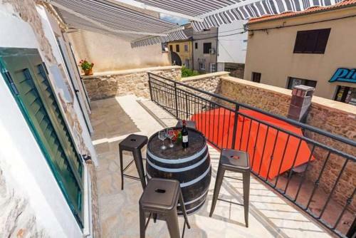 Vacation Stone House, 100m From The Beach