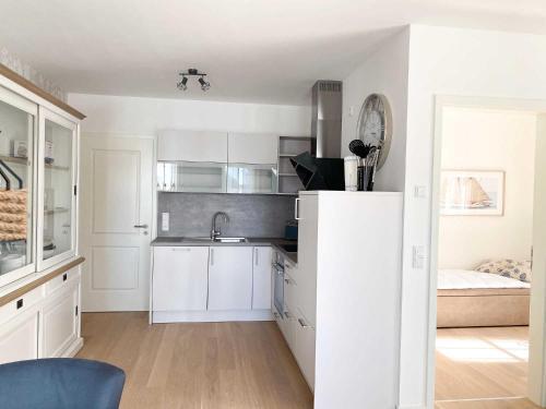 D�nenliebe, Apartment 12