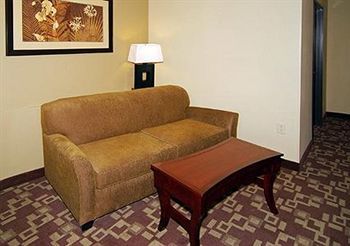 Hotel Comfort Suites Near Northeast Mall
