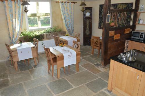 Bed & Breakfast Manoir De Lesplouenan