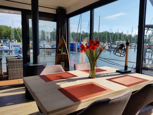Usedom Hausboot - Floating Houses - Hausboot Ostsee