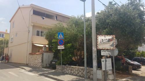 Levant, Cosy And Modern Apartment In Novalja Center