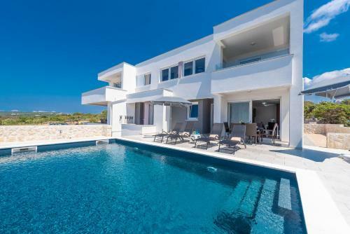 Villa Adria 2 Luxury Apartment With A Pool