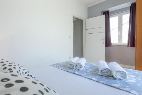 Apartments With A Parking Space Novalja, Pag - 17140