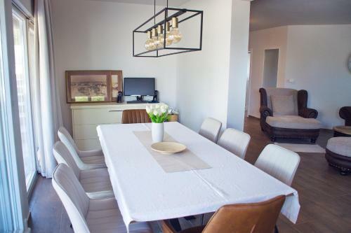 Retro & Fancy Apartments Lld