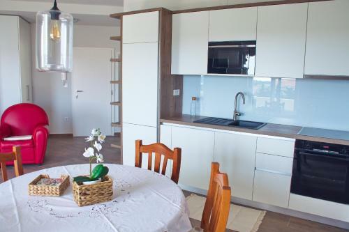 Retro & Fancy Apartments Lld