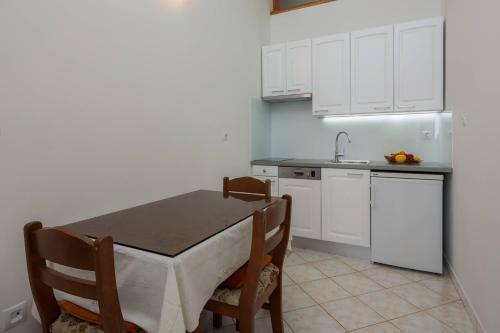 Sunrise Beach Apartments