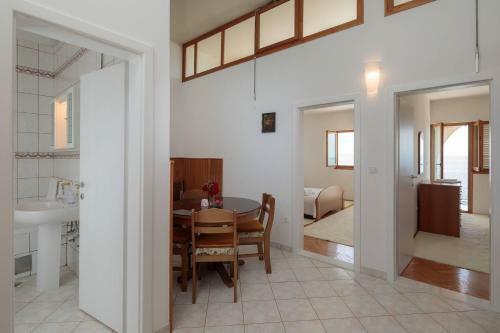 Sunrise Beach Apartments