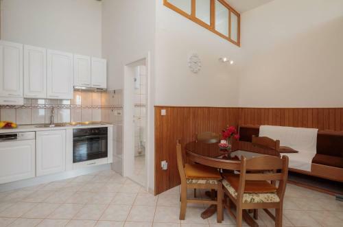 Sunrise Beach Apartments